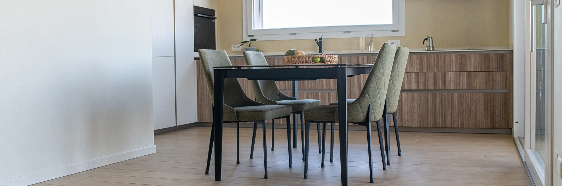 Pavimento legno cucina - Villa a Castelnuovo del Garda