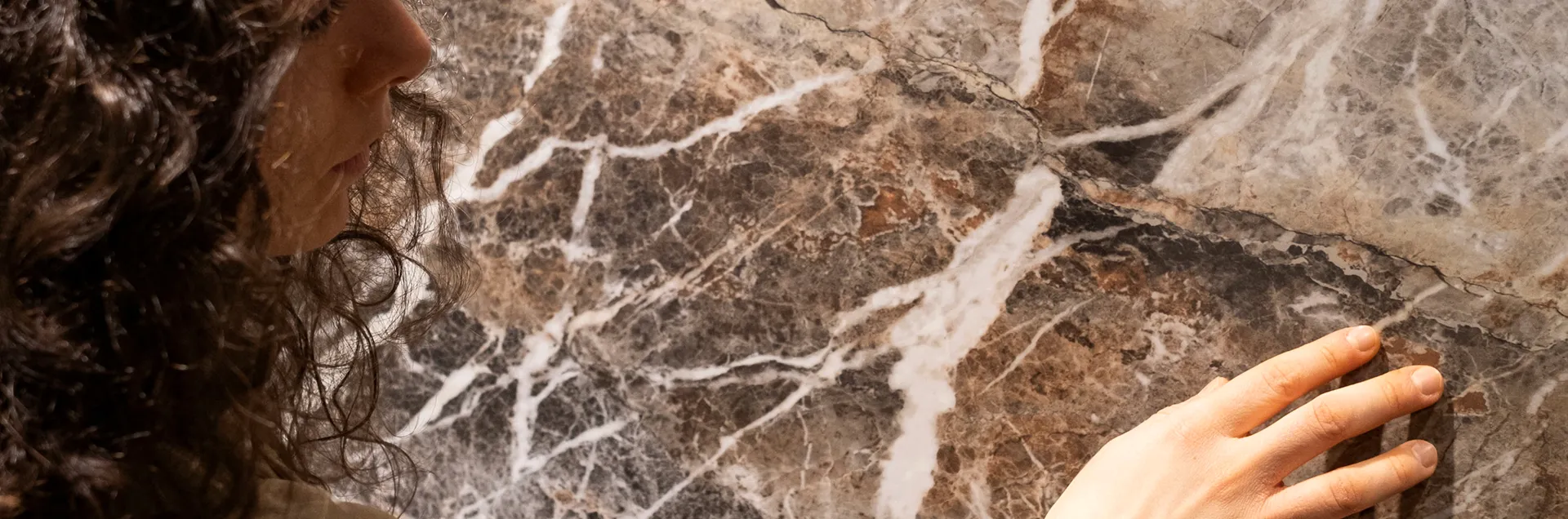 Lastra di gres porcellanato effetto marmo
