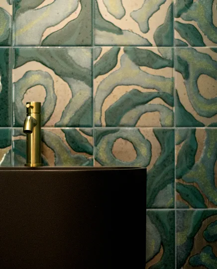 Mattonelle in gres porcellanato con decorazione